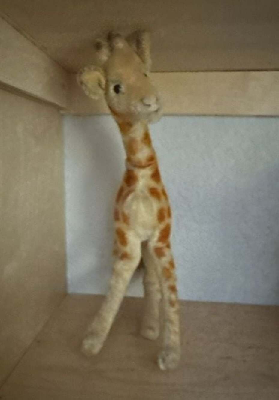 Steiff Giraffe 14" missing button and tag
